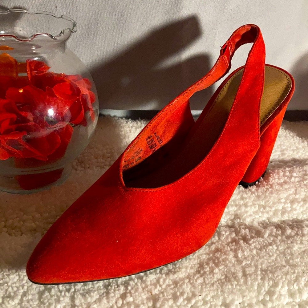 Classic pointed red slingbacks- Christian Siriano